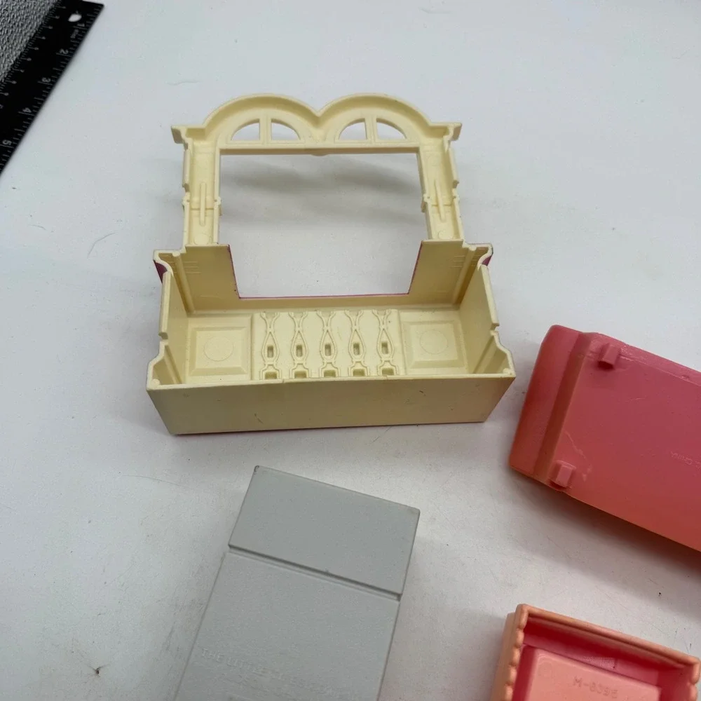 Mixed Dollhouse Furniture Lot Little Tikes Fridge Mattel Sofa Bed Counter Toy